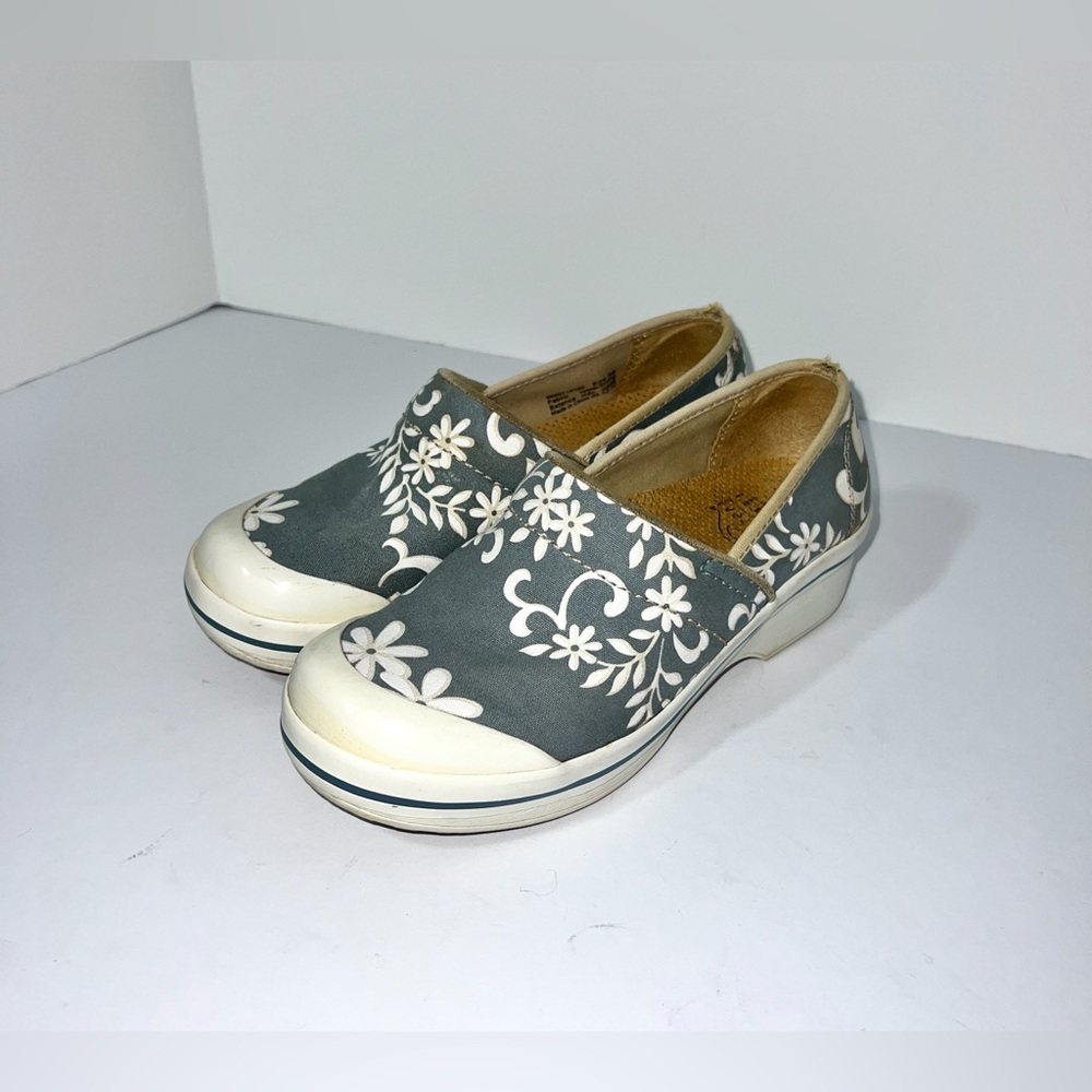Dansko Vegan Volley Floral Canvas Slip-On Closed-Back Clog Size 36 or 5.5-6